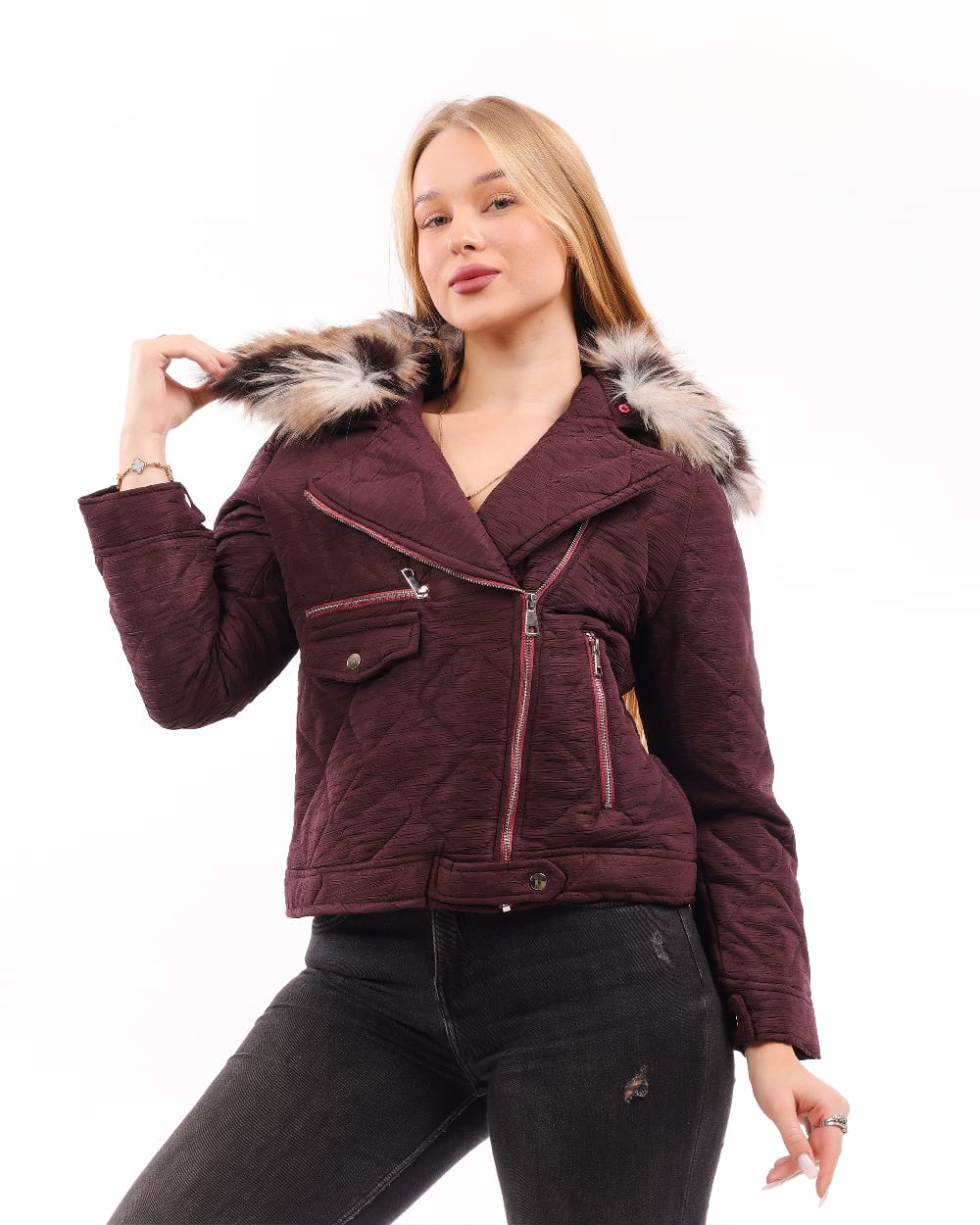 سترة مبطنة بغطاء رأس من الفرو الصناعي