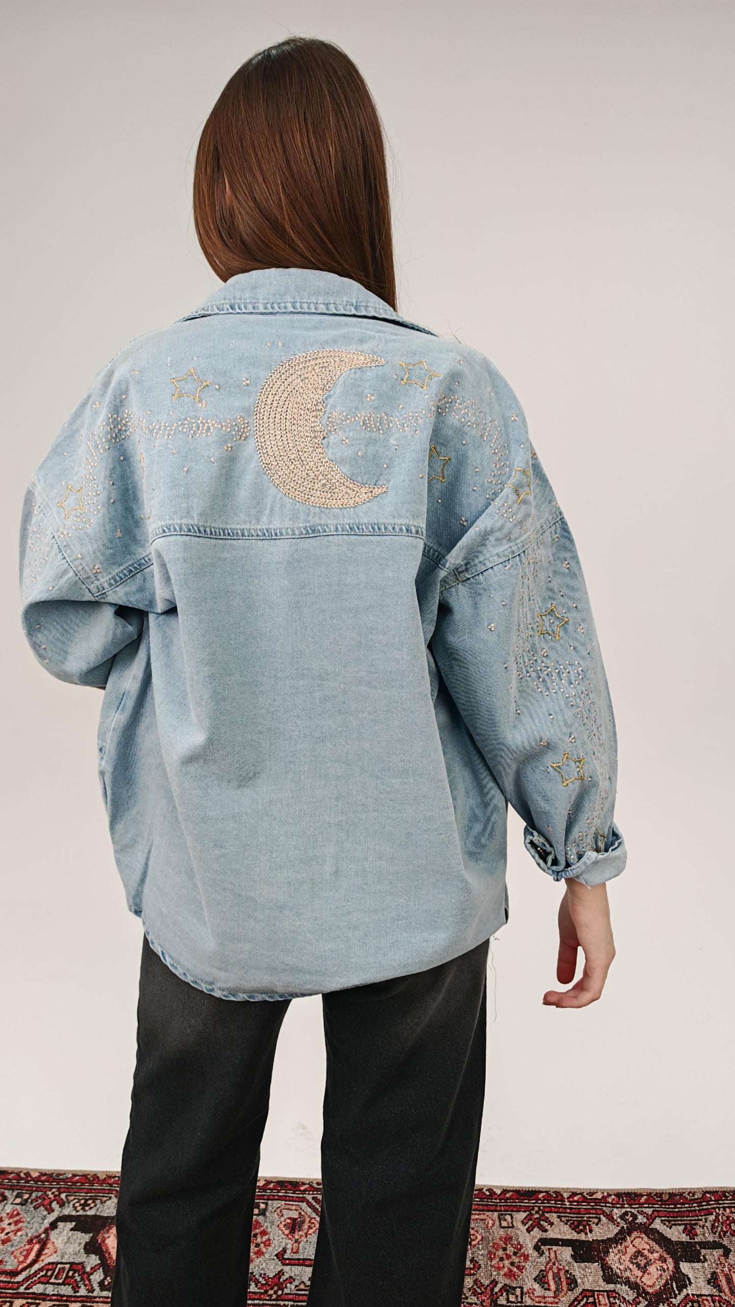 جاكيت دنيم كبير الحجم