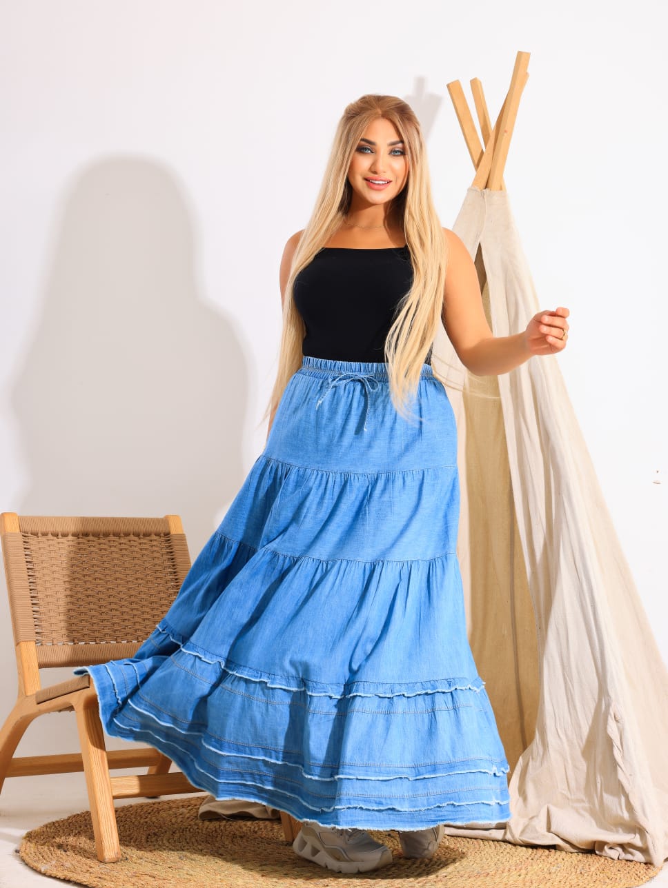 Elevate your everyday outfit with this timeless denim skirt