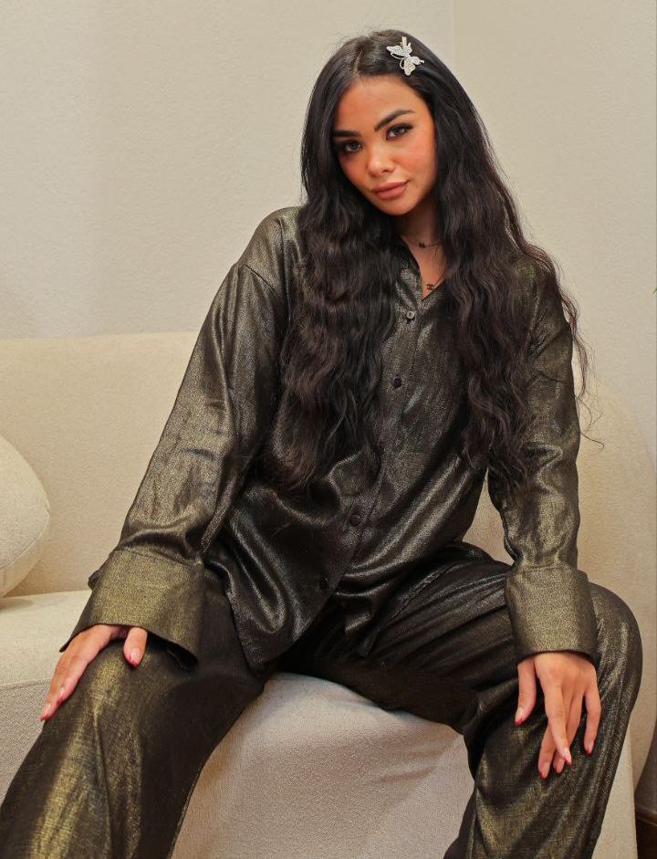Make a bold entrance in this shimmering suit