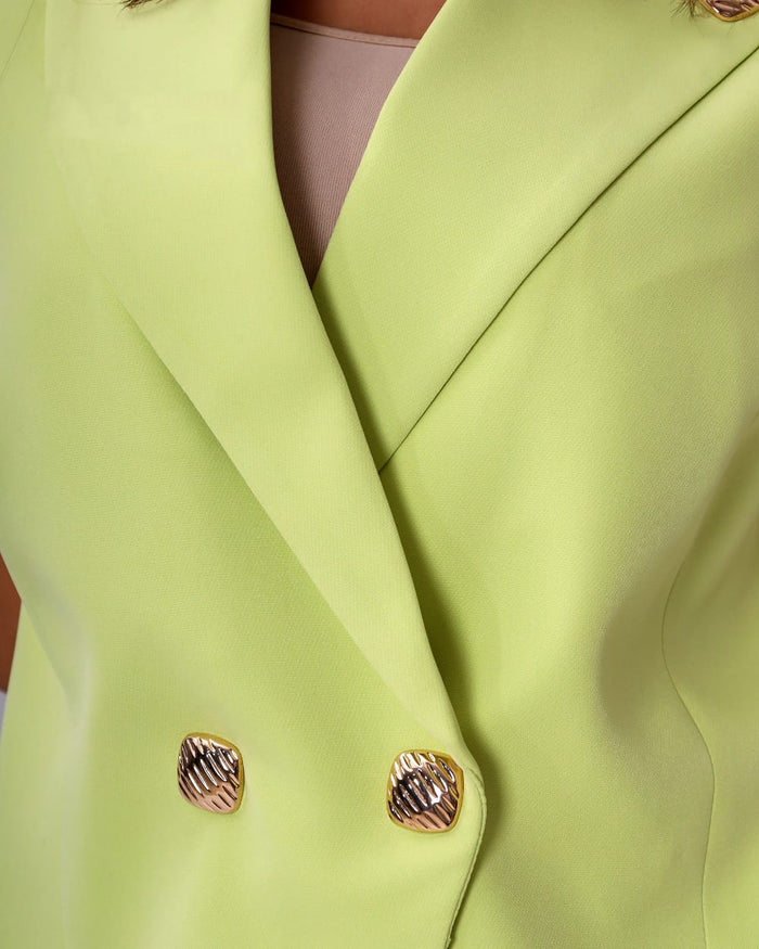 Plain cut blazer for a sleek and modern look