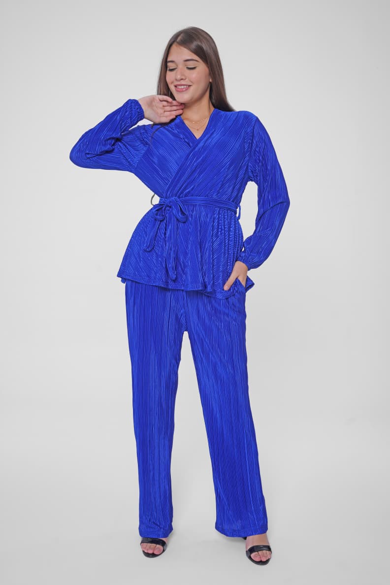 Discover effortless elegance in our plain pleated suit