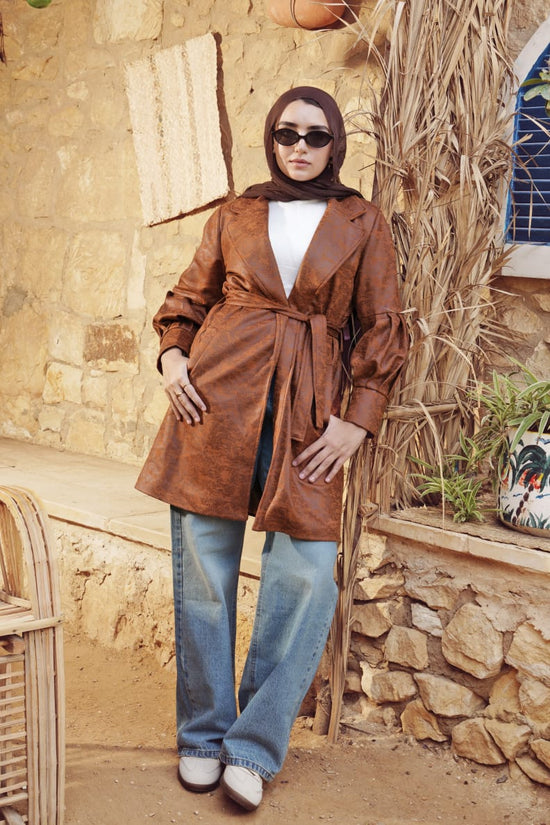 معطف من الجلد الصناعي بحزام