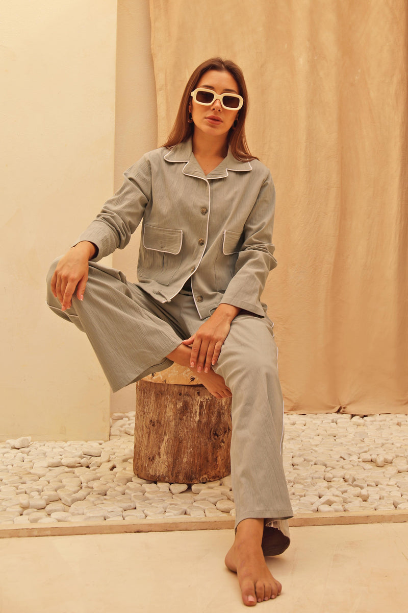 Summer suit, comfy and classy