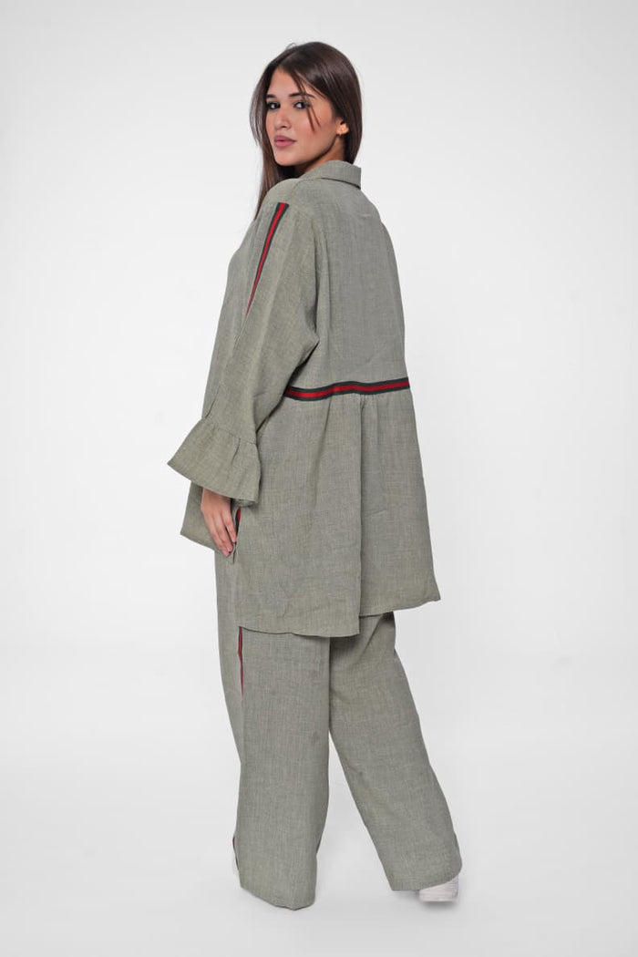 Natural elegance with a linen suit
