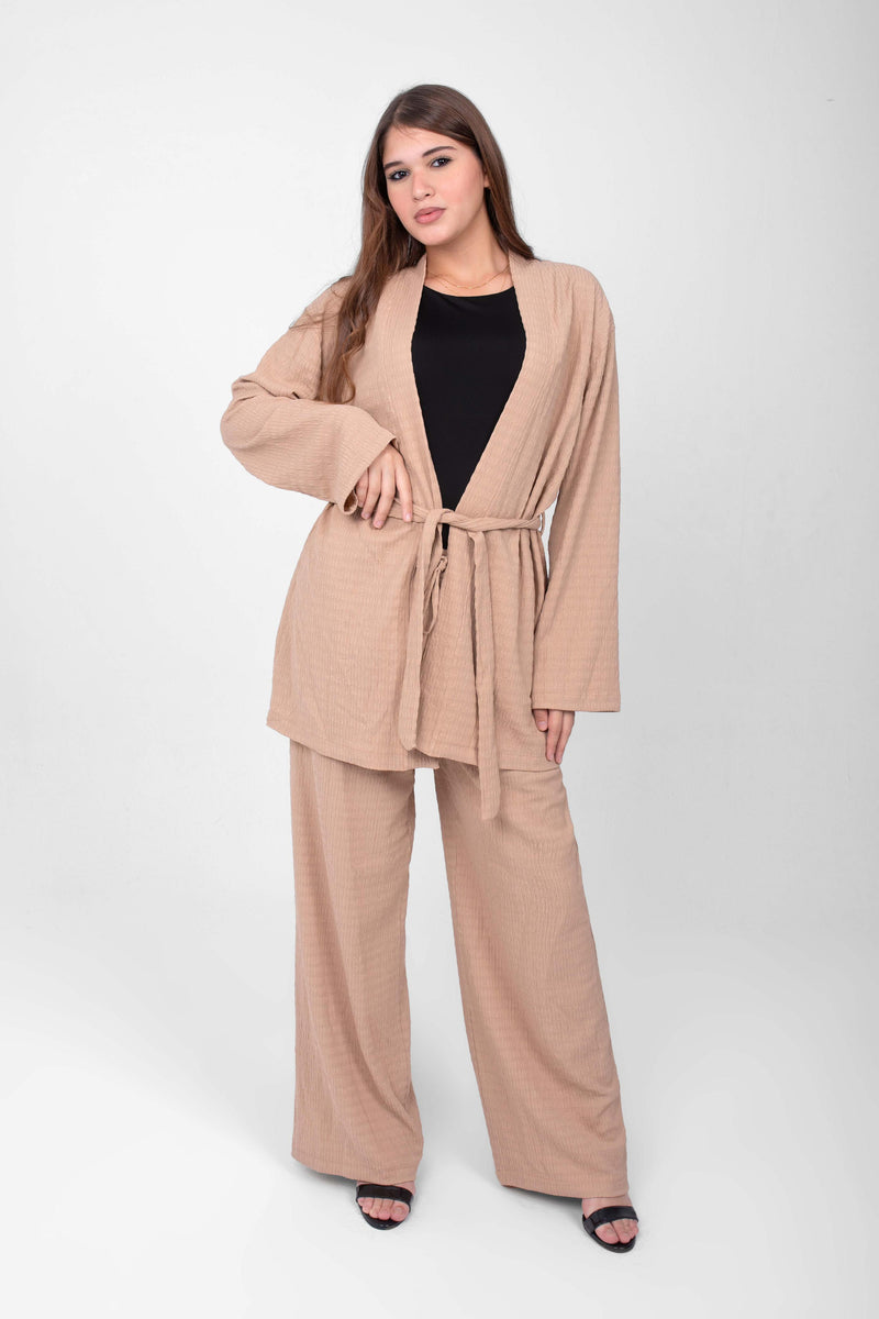 Garden suit with pants for a chic modern look