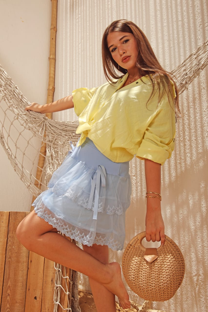 Lightweight linen shirt for a soft summer look