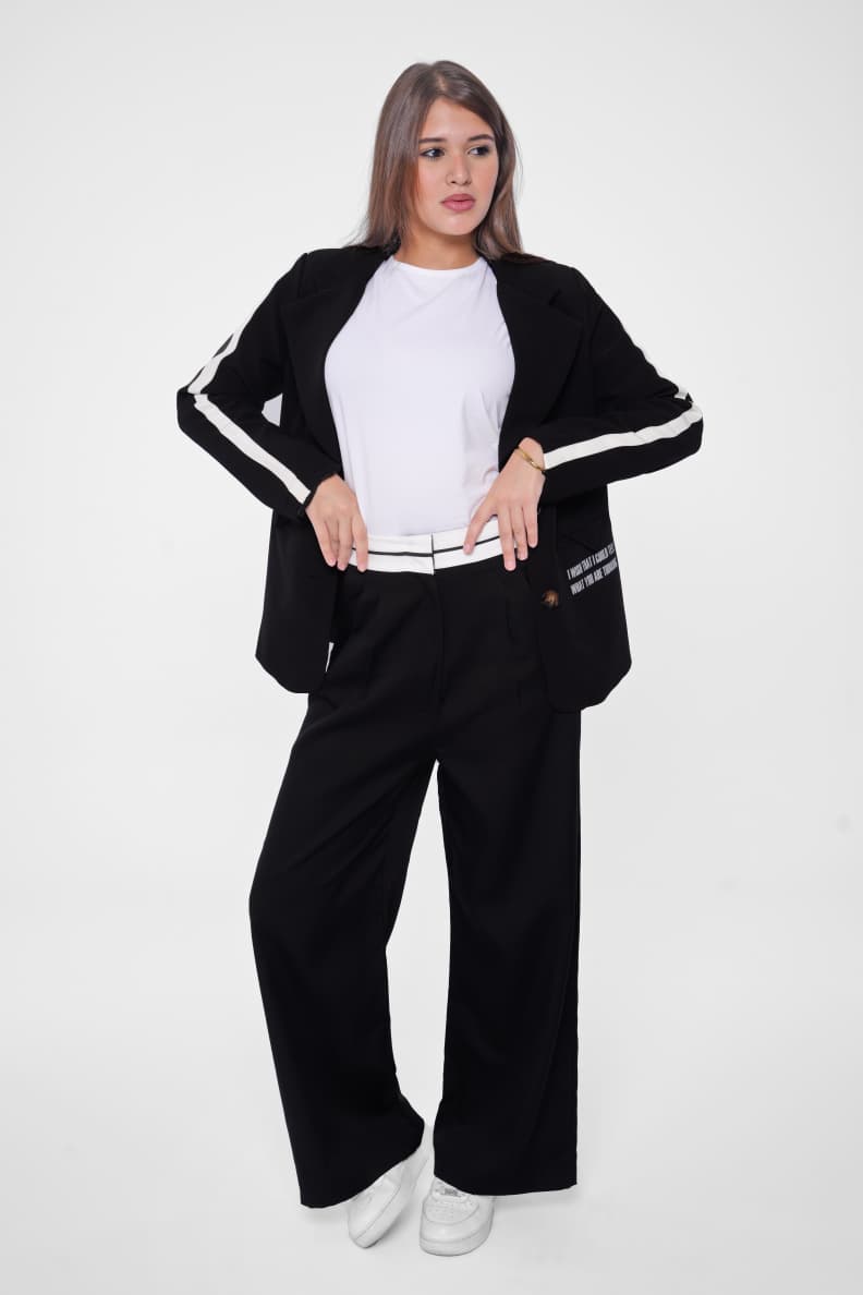 Colored waist pants with a modern twist