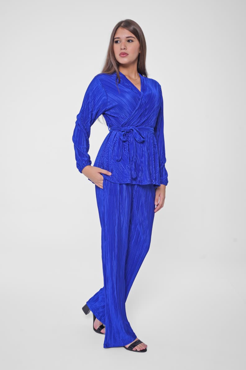 Discover effortless elegance in our plain pleated suit