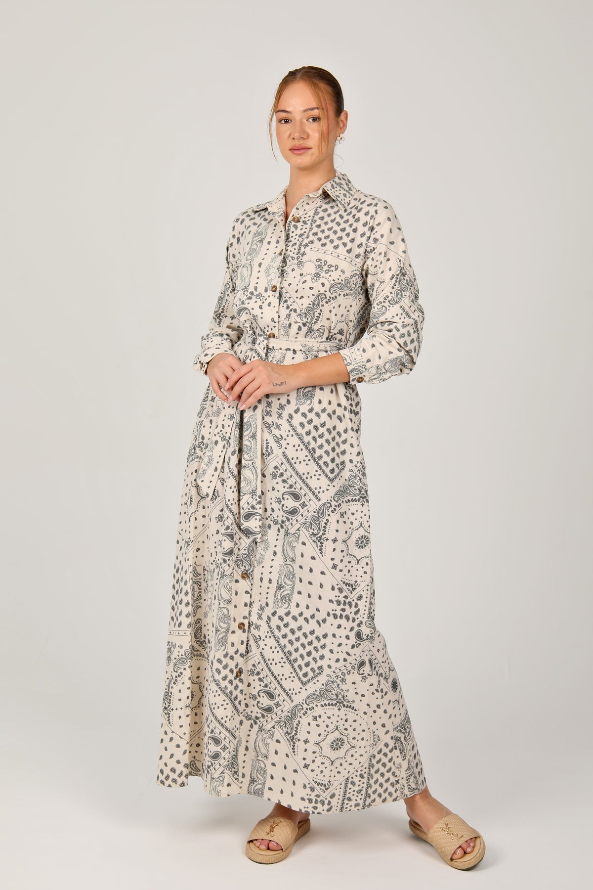 Shine with simple linen dress and elegant details