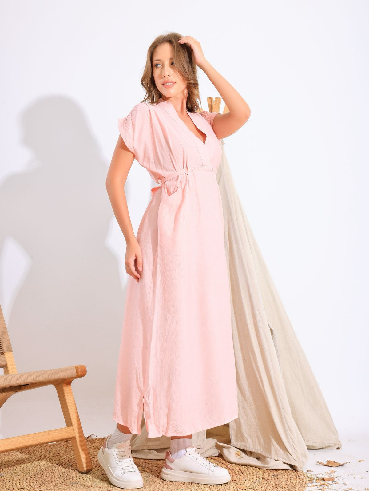 A plain belted dress that defines your waist beautifully