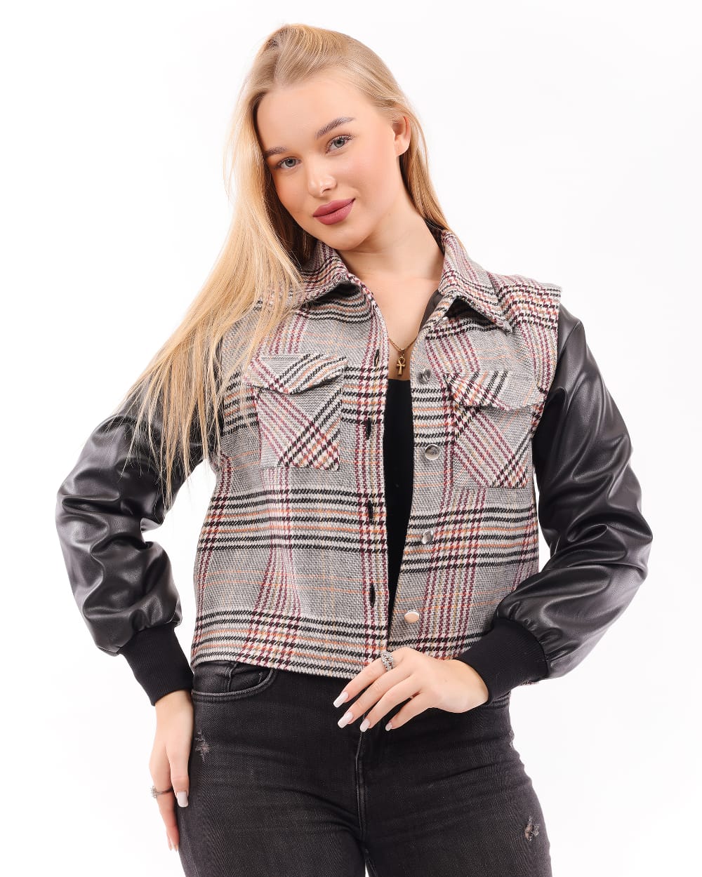 جاكيت من مزيج من الجلد والنقشة