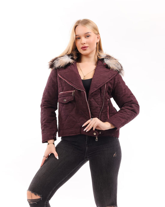 سترة مبطنة بغطاء رأس من الفرو الصناعي