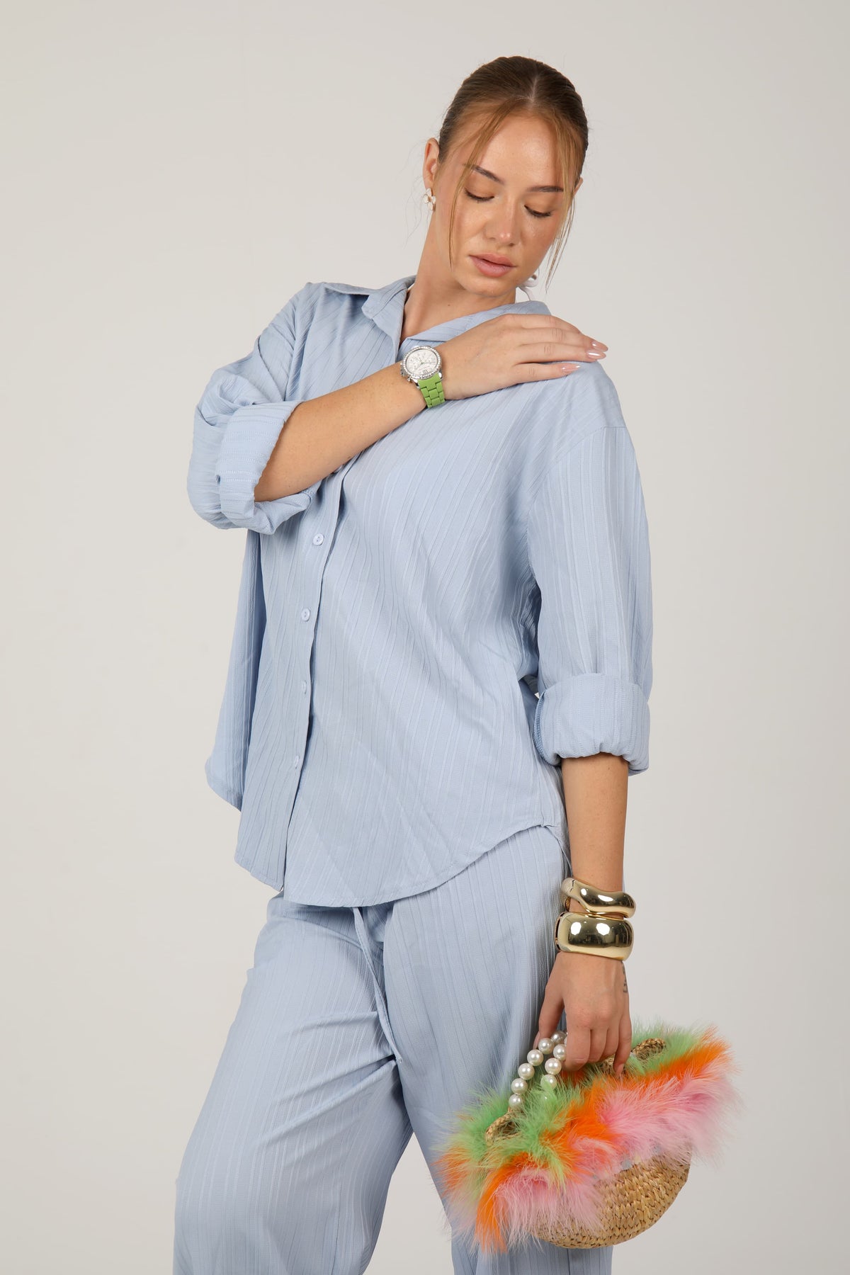 Soft suit that highlights simple elegance