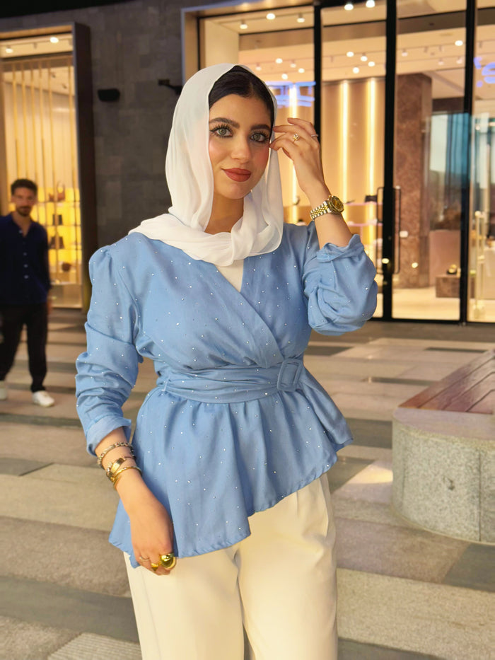 Denim meets glamour – a blouse that shines