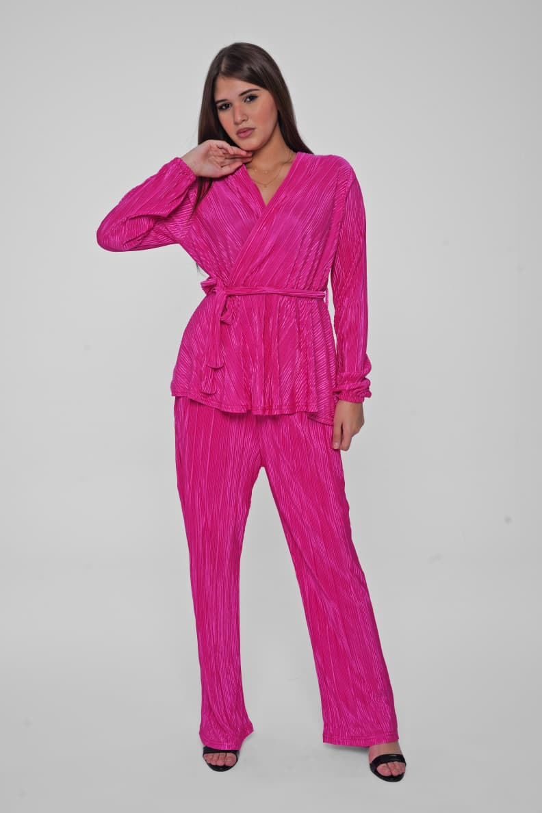 Discover effortless elegance in our plain pleated suit