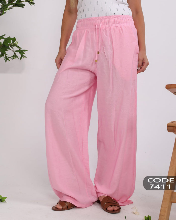Elegant linen trousers with a refreshing summer vibe