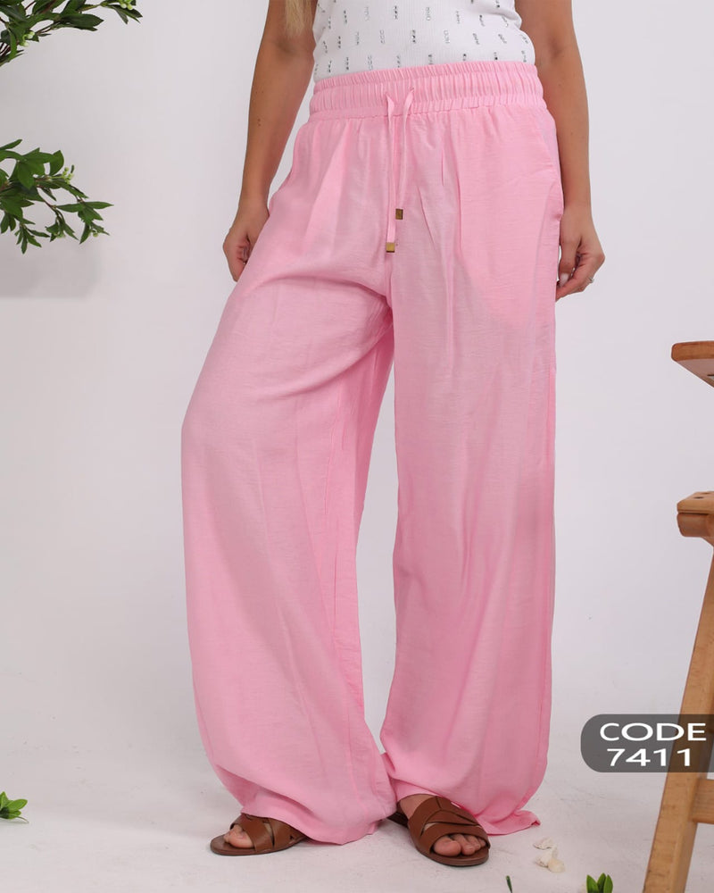 Elegant linen trousers with a refreshing summer vibe