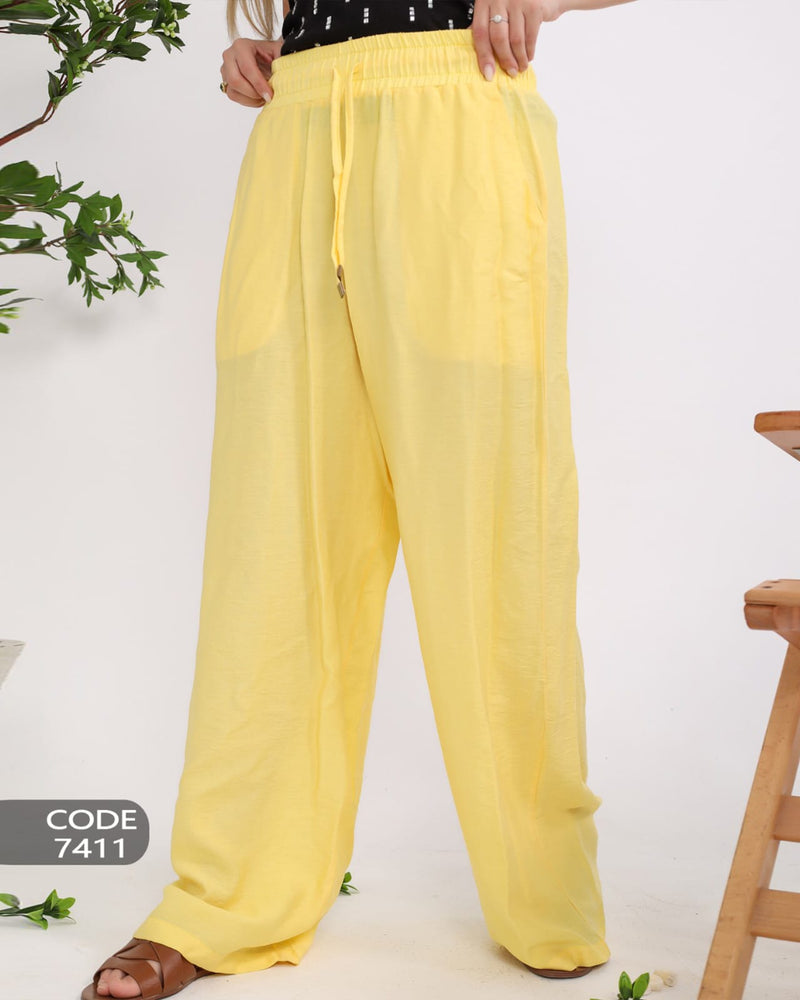 Elegant linen trousers with a refreshing summer vibe