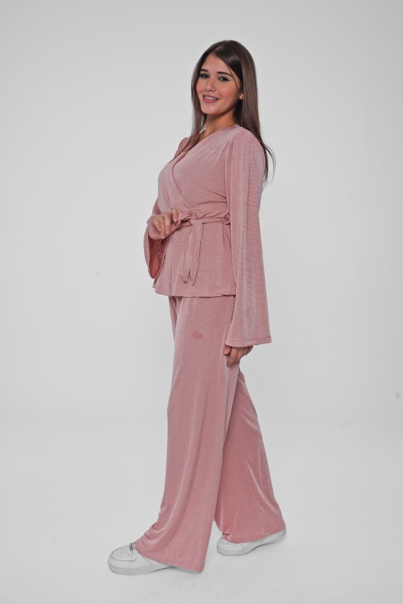 The Strass suit for a radiant feminine look