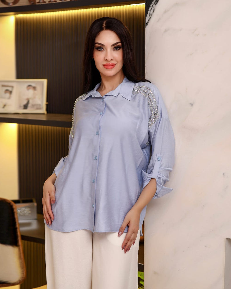 Turn your casual look into a statement with the Linen shirt with rhinestones