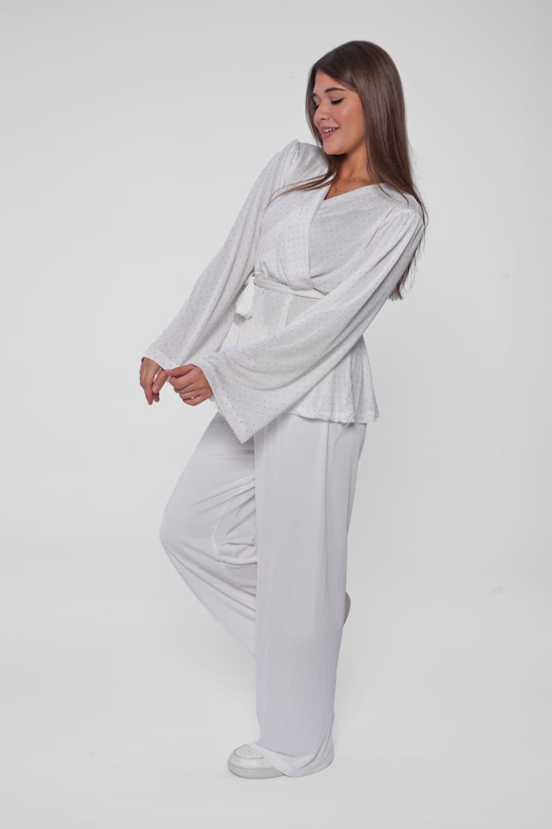 The Strass suit for a radiant feminine look