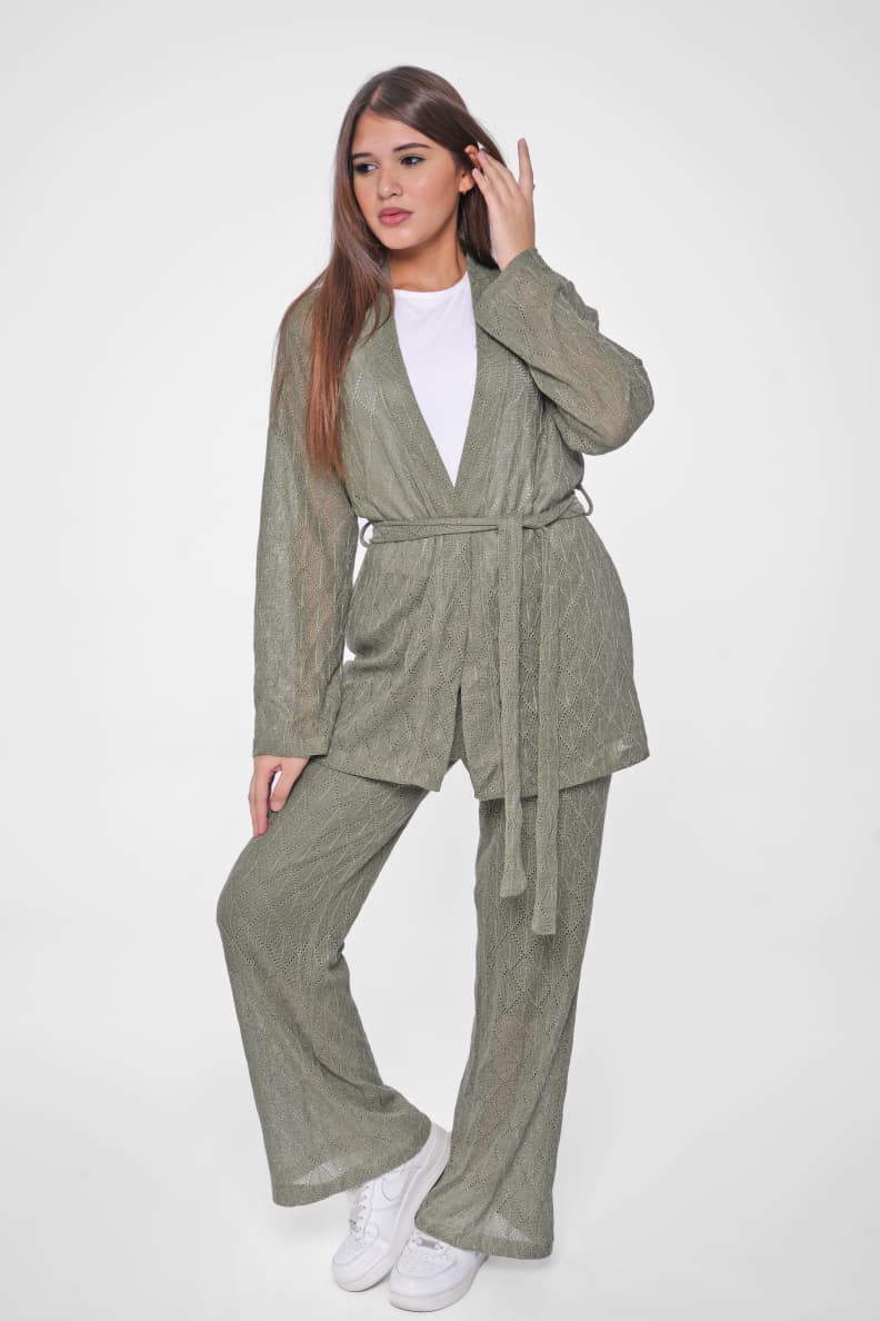 The perfect Cardigan Suit for chic everyday looks
