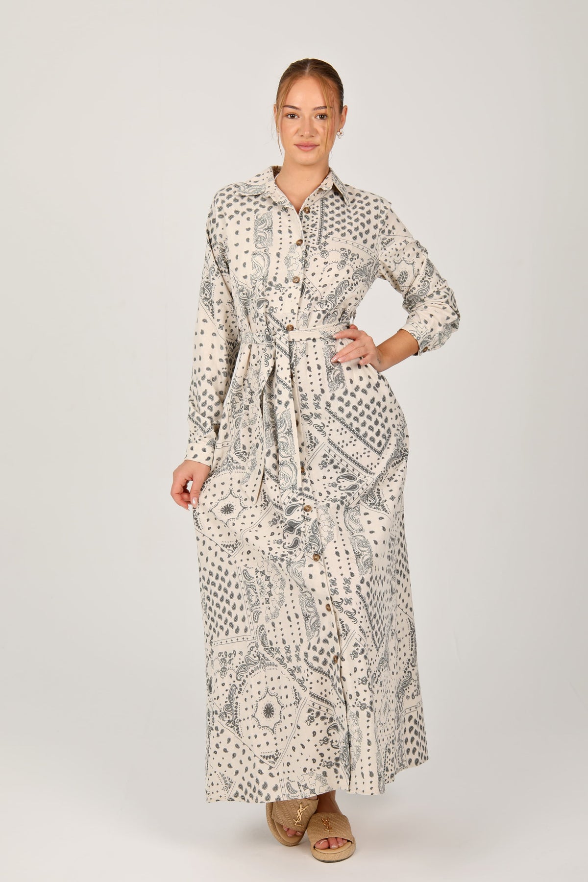 Shine with simple linen dress and elegant details