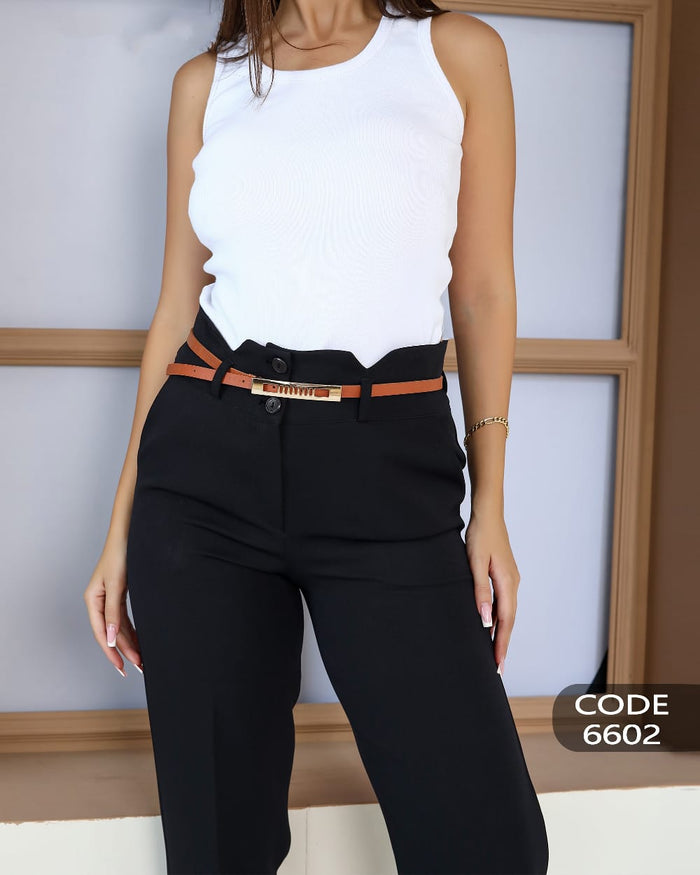 Classic trousers with belt for a timeless elegant look