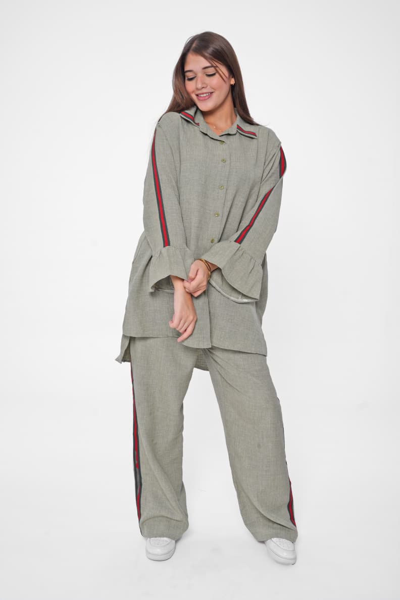 Natural elegance with a linen suit