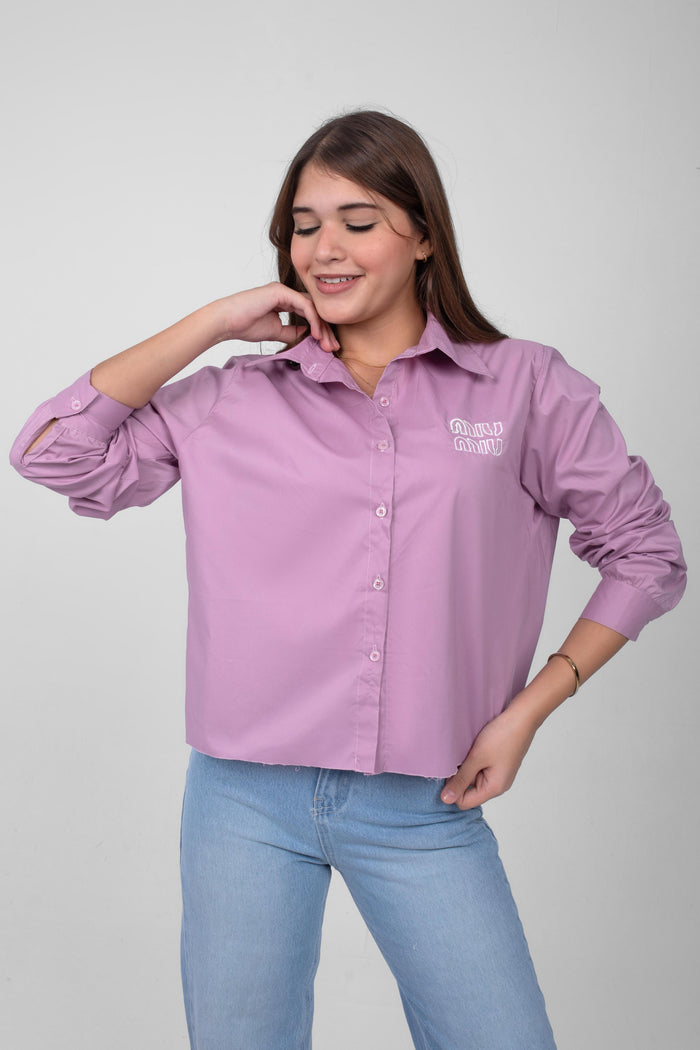 An embroidered poplin shirt made to stand out