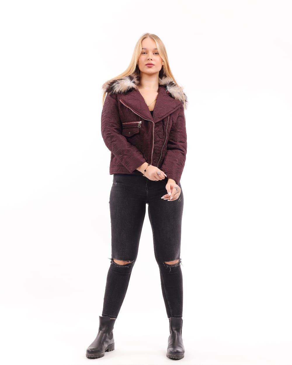 سترة مبطنة بغطاء رأس من الفرو الصناعي