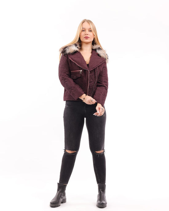 سترة مبطنة بغطاء رأس من الفرو الصناعي