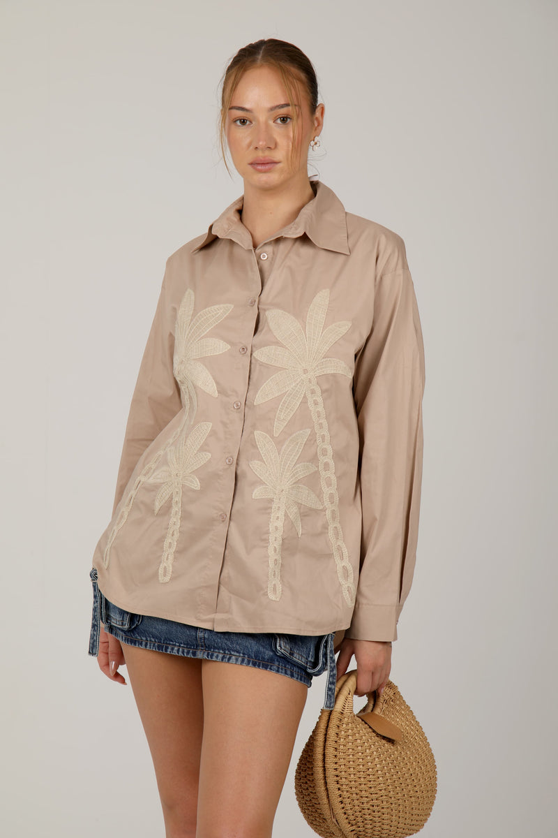 This shirt with palm tree embroidery gives off a fresh, tropical vibe perfect for summer days