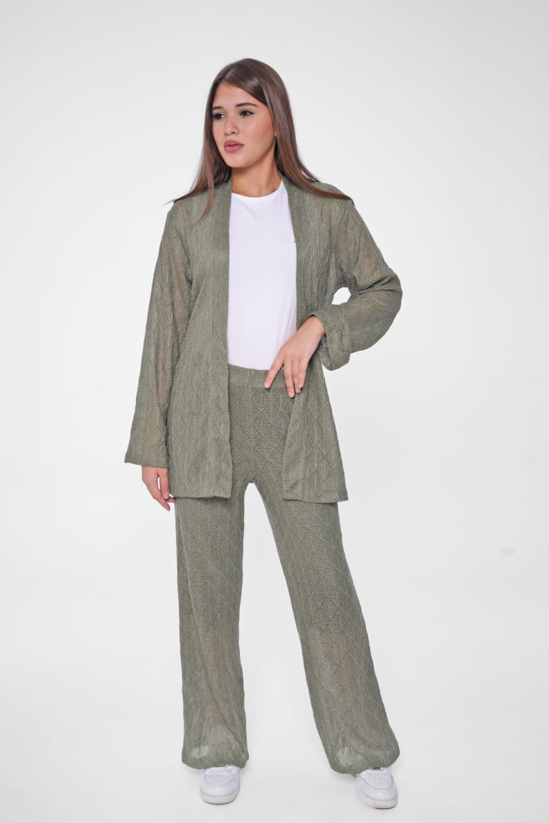 The perfect Cardigan Suit for chic everyday looks