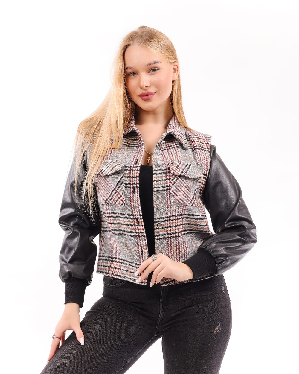 جاكيت من مزيج من الجلد والنقشة