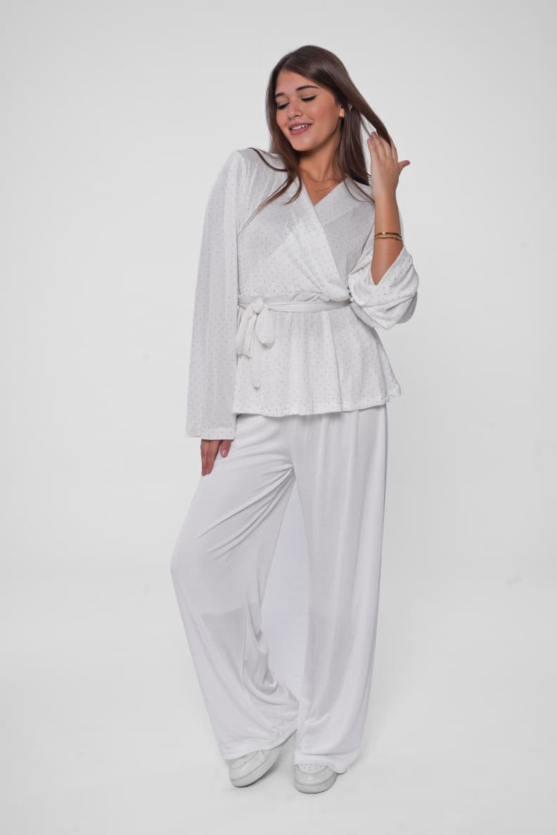 The Strass suit for a radiant feminine look
