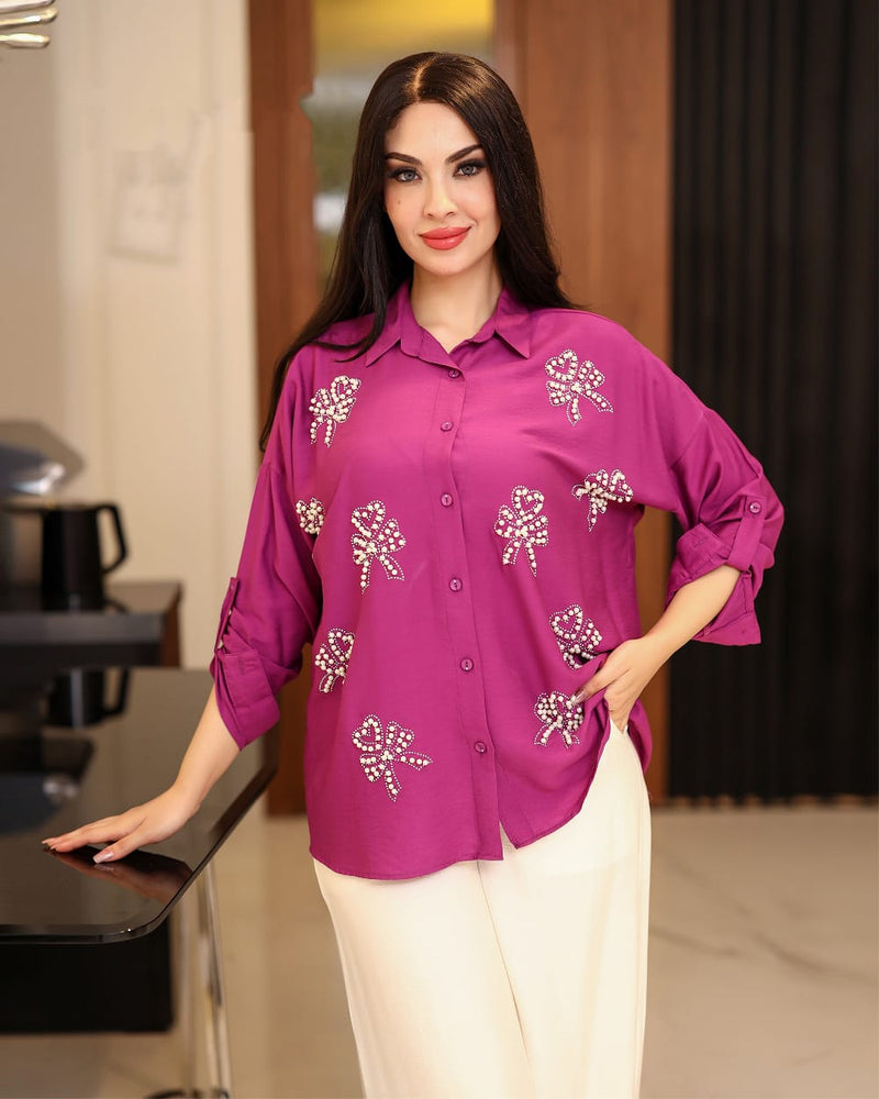 Add a touch of sparkle to your everyday look with the Linen shirt with rhinestones and a bow