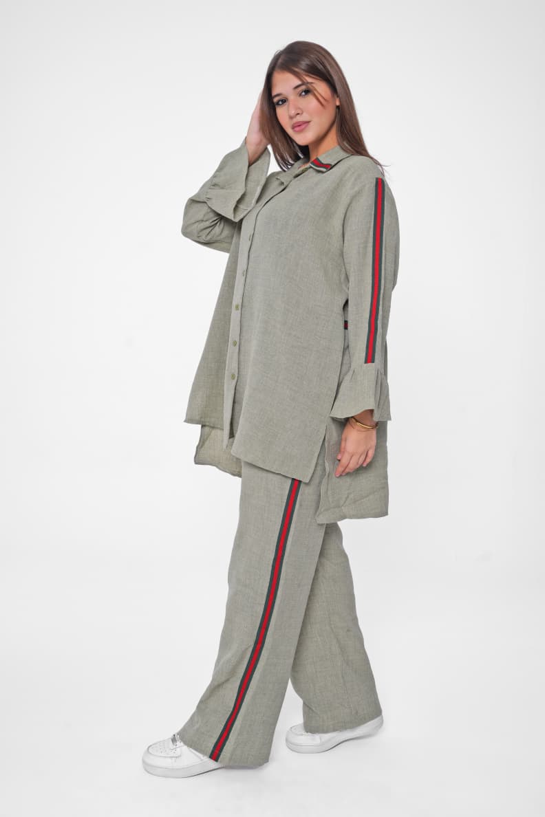 Natural elegance with a linen suit