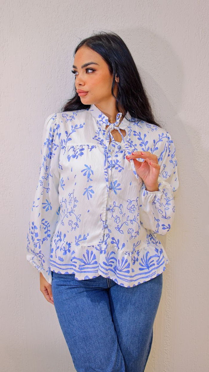 Linen blouse with a chic tie front